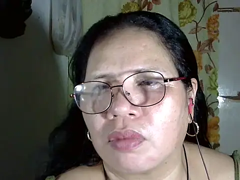 Snapshot of HottyCurlyPeanut chatting on May 10, 5:12 am HottyCurlyPeanut online show from May 10, 5:12 am