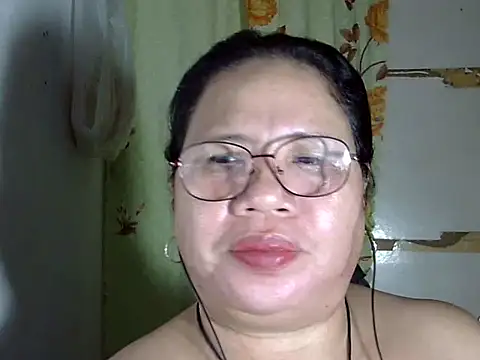 Snapshot of HottyCurlyPeanut chatting on May 11, 8:06 pm HottyCurlyPeanut online show from May 11, 8:06 pm