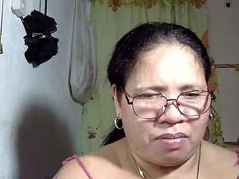 Snapshot of HottyCurlyPeanut chatting on May 23, 7:56 am HottyCurlyPeanut online show from May 23, 7:56 am
