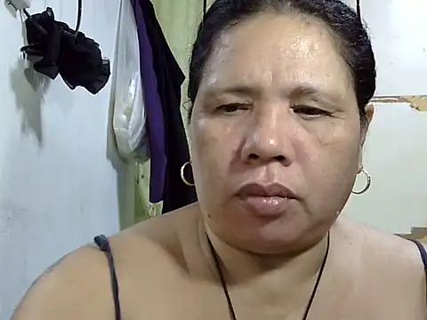 Snapshot of HottyCurlyPeanut chatting on June 1, 11:12 am HottyCurlyPeanut online show from June 1, 11:12 am