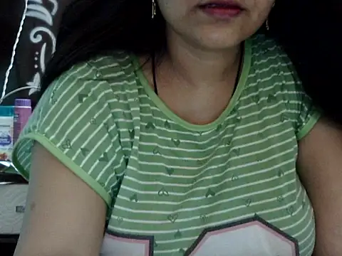 Snapshot of Sexy_Mahekk chatting on May 19, 5:19 pm Sexy Mahekk online show from May 19, 5:19 pm