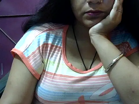 Snapshot of Sexy_Mahekk chatting on August 9, 6:57 pm Sexy Mahekk online show from August 9, 6:57 pm