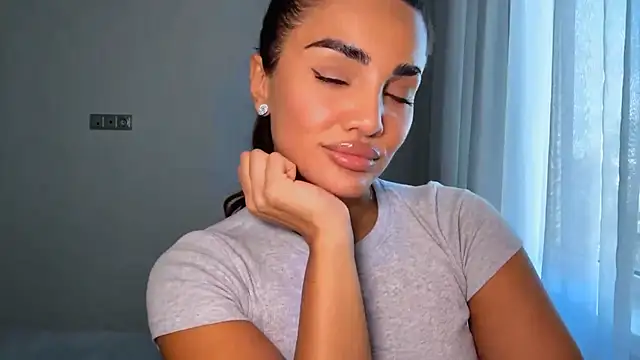 MelindaReny online show from April 22, 2:40 pm