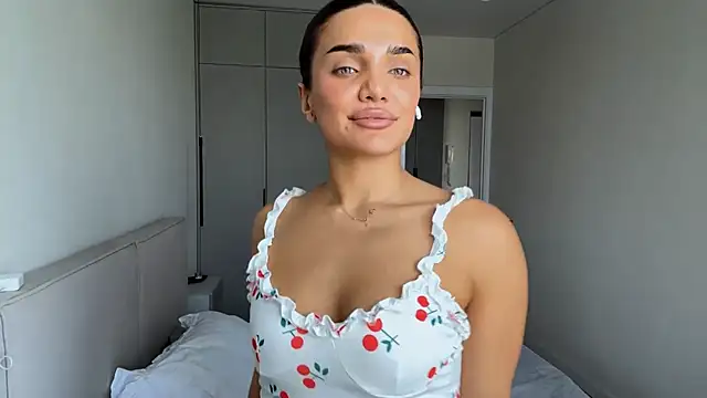 MelindaReny online show from May 15, 10:11 am