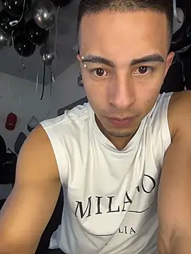 Snapshot of willclayy chatting on July 15, 12:32 pm willclayy online show from July 15, 12:32 pm
