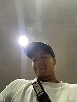 Snapshot of willclayy chatting on July 18, 11:58 am willclayy online show from July 18, 11:58 am