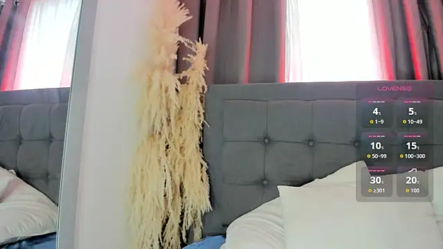Snapshot of hanna-baker01 chatting on May 11, 2:45 pm hanna-baker01 online show from May 11, 2:45 pm