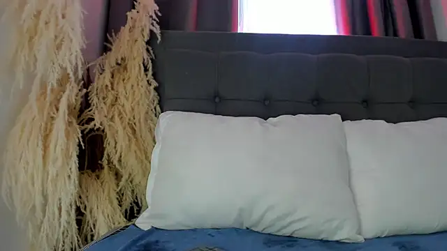 Snapshot of hanna-baker01 chatting on May 25, 3:29 pm hanna-baker01 online show from May 25, 3:29 pm