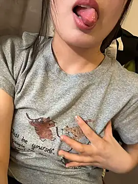 Snapshot of Faye-baby chatting on May 15, 10:11 am Faye-baby online show from May 15, 10:11 am