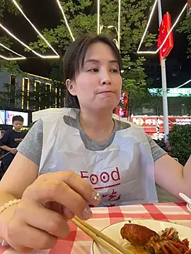 Snapshot of Faye-baby chatting on May 20, 2:34 pm Faye-baby online show from May 20, 2:34 pm