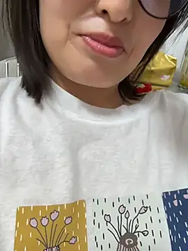 Snapshot of Faye-baby chatting on June 15, 2:52 pm Faye-baby online show from June 15, 2:52 pm