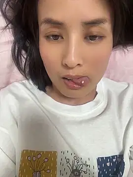 Snapshot of Faye-baby chatting on June 17, 3:57 pm Faye-baby online show from June 17, 3:57 pm