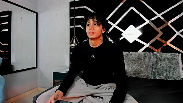 JayTaylorr online show from May 12, 11:40 am