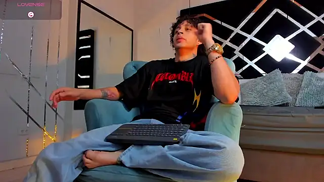 JayTaylorr online show from June 27, 11:48 am