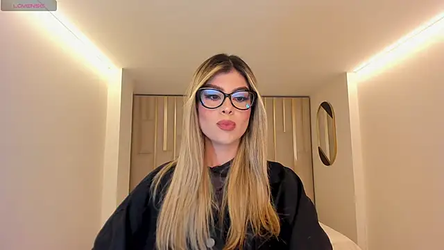 MiaSilvaX online show from May 14, 11:17 am