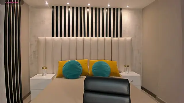 Snapshot of PaulineSanz chatting on June 17, 7:15 pm PaulineSanz online show from June 17, 7:15 pm