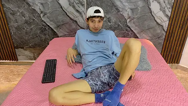 NoahWalker   online show from May 21, 11:06 am