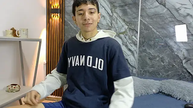 NoahWalker   online show from June 4, 11:05 am