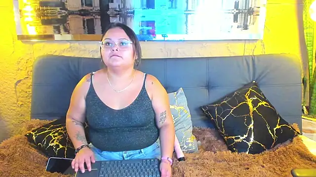 Luna  Cortez online show from April 19, 2:38 pm