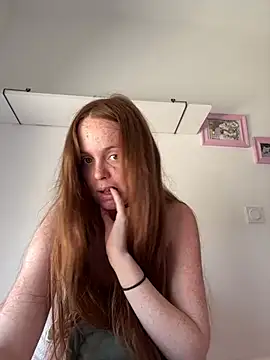 Snapshot of lilysmn chatting on May 6, 1:27 pm lilysmn online show from May 6, 1:27 pm
