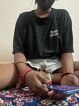 hoty-lovely online show from April 16, 6:52 pm