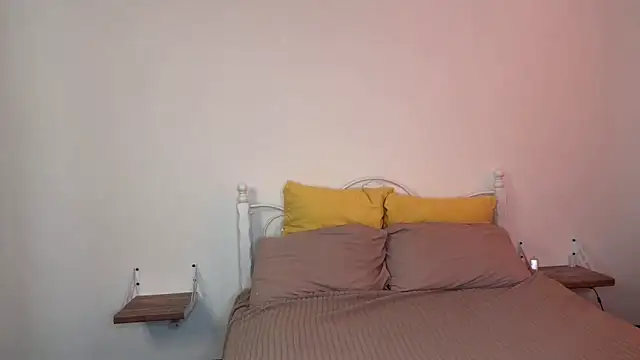 Catrinee online show from June 8, 5:02 pm