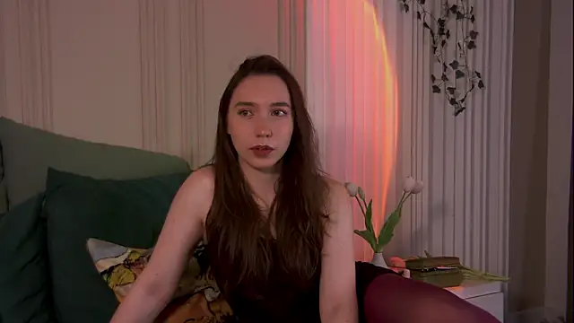 Snapshot of Suzaneey chatting on June 8, 6:52 pm Suzaneey online show from June 8, 6:52 pm