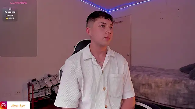 OLIVER K online show from April 19, 7:16 pm