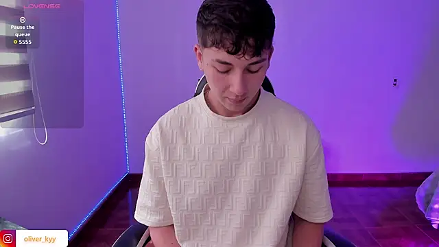 OLIVER K online show from April 22, 7:37 pm