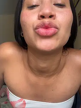 Snapshot of Sexysoeh chatting on May 24, 9:09 pm Sexysoeh online show from May 24, 9:09 pm