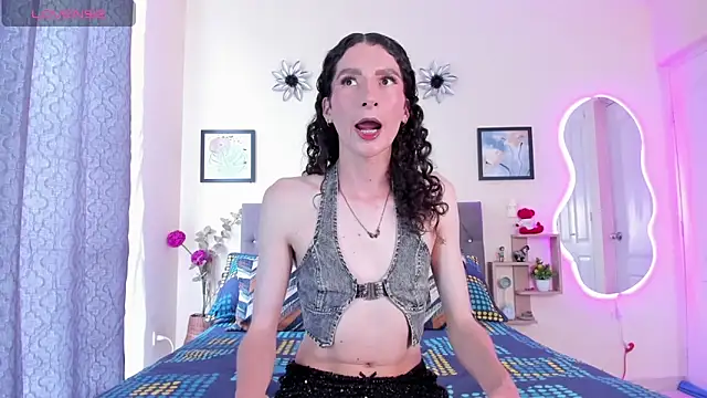 Snapshot of viioleta_queen chatting on May 28, 8:06 pm viioleta queen online show from May 28, 8:06 pm