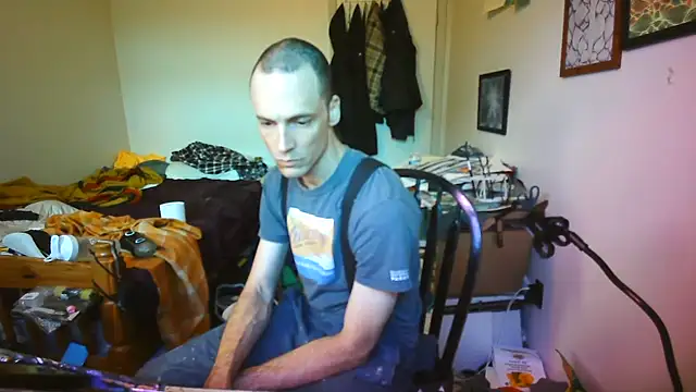 JohnnyMoves online show from June 12, 7:24 pm
