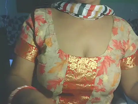 Hotty Bhabhi1 online show from May 13, 4:43 am