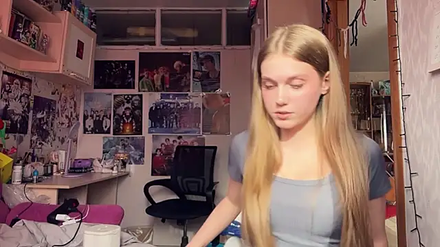 SmileShae online show from April 17, 10:07 am