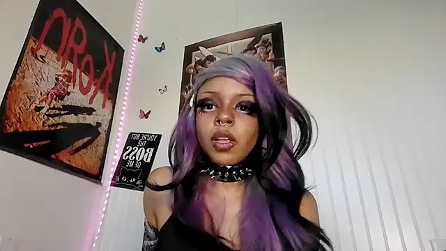 Snapshot of nerdyhotgoth chatting on June 23, 2:20 am nerdyhotgoth online show from June 23, 2:20 am