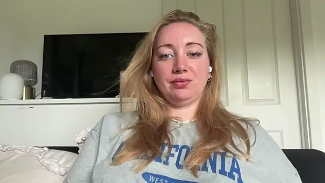 Snapshot of arielsweetieee chatting on June 20, 7:22 am arielsweetieee online show from June 20, 7:22 am