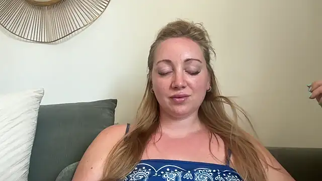 Snapshot of arielsweetieee chatting on June 27, 11:59 am arielsweetieee online show from June 27, 11:59 am