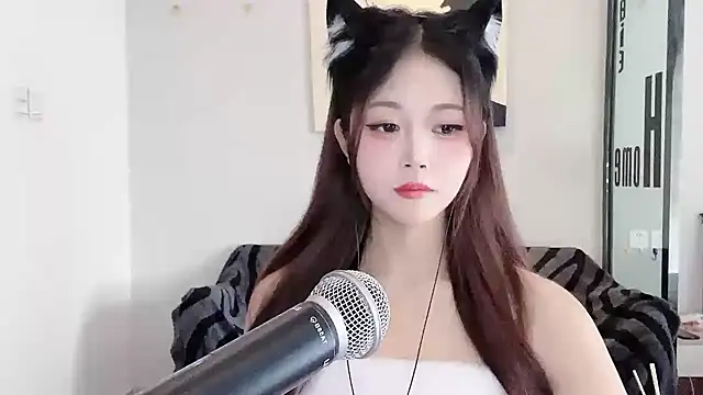 Snapshot of KiKi-011 chatting on May 26, 7:15 am KiKi-011 online show from May 26, 7:15 am