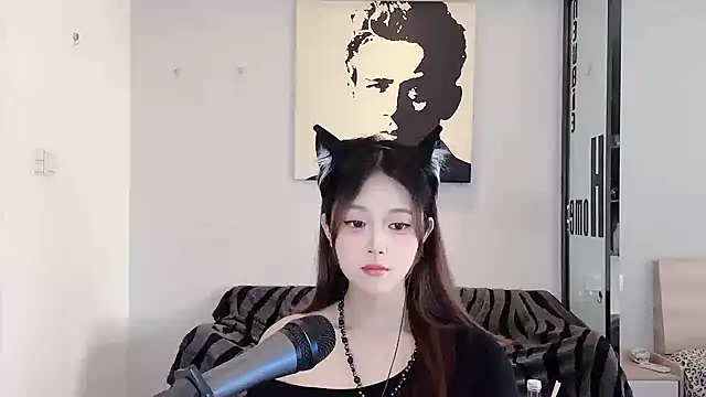 Snapshot of KiKi-011 chatting on June 14, 6:37 am KiKi-011 online show from June 14, 6:37 am
