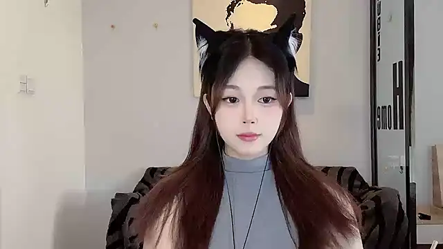 Snapshot of KiKi-011 chatting on June 18, 6:02 am KiKi-011 online show from June 18, 6:02 am