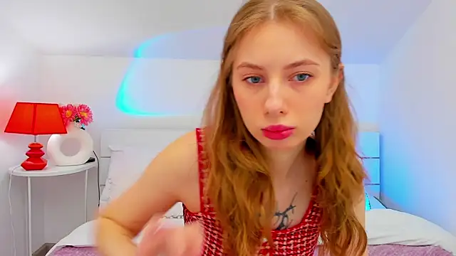 EricaLow online show from May 29, 5:27 am