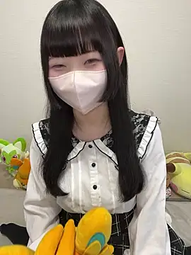 --Reina-- online show from April 17, 9:01 am