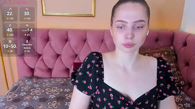 ReneeBlair online show from June 5, 1:56 am