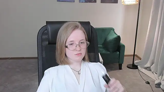 CaylaFahrni online show from April 17, 7:44 am