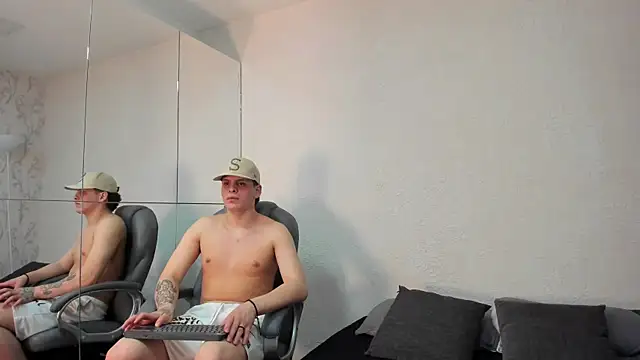 Liam Cyrus online show from April 19, 3:28 am