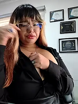 Snapshot of BelleVivianne chatting on April 30, 1:06 pm BelleVivianne online show from April 30, 1:06 pm