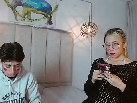 mrandmrsvixencs online show from April 29, 2:32 pm