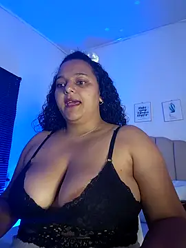 Snapshot of manuboobss chatting on May 4, 7:21 pm manuboobss online show from May 4, 7:21 pm
