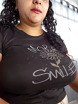 Snapshot of manuboobss chatting on May 17, 5:42 pm manuboobss online show from May 17, 5:42 pm