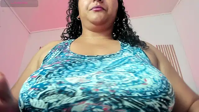 Snapshot of manuboobss chatting on May 18, 6:47 pm manuboobss online show from May 18, 6:47 pm